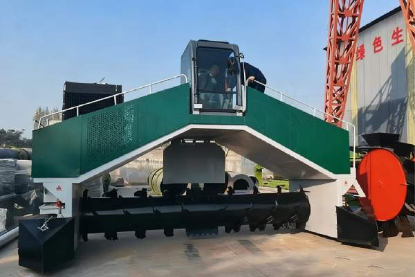 Tracked-Compost-Turner-for-Sale